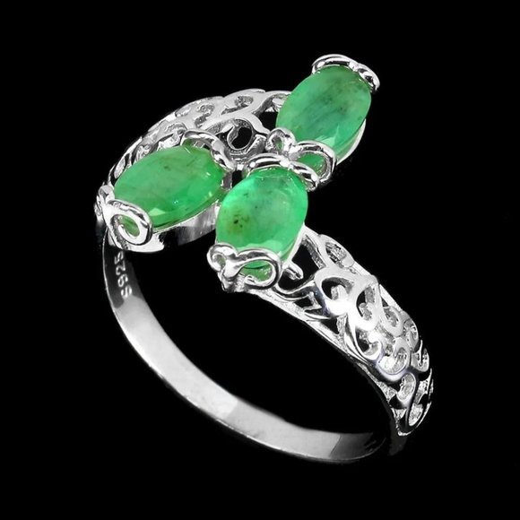 Emerald Bypass 3 Stone Cocktail Ring, Green Stone Trendy Luxury Filigree Ring - Picture 2 of 6